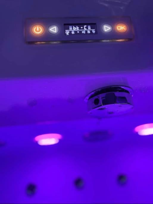 Jeu De Regards - Jacuzzi/Balneo Lägenhet Courcouronnes Exteriör bild
