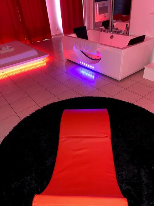 Jeu De Regards - Jacuzzi/Balneo Lägenhet Courcouronnes Exteriör bild