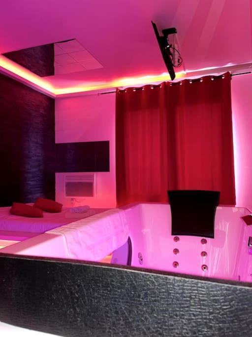 Jeu De Regards - Jacuzzi/Balneo Lägenhet Courcouronnes Exteriör bild