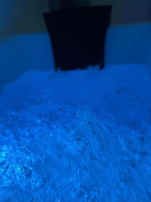 Jeu De Regards - Jacuzzi/Balneo Lägenhet Courcouronnes Exteriör bild